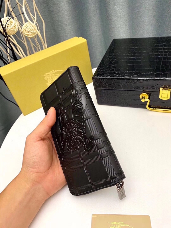 バーバリー財布着用イメージ